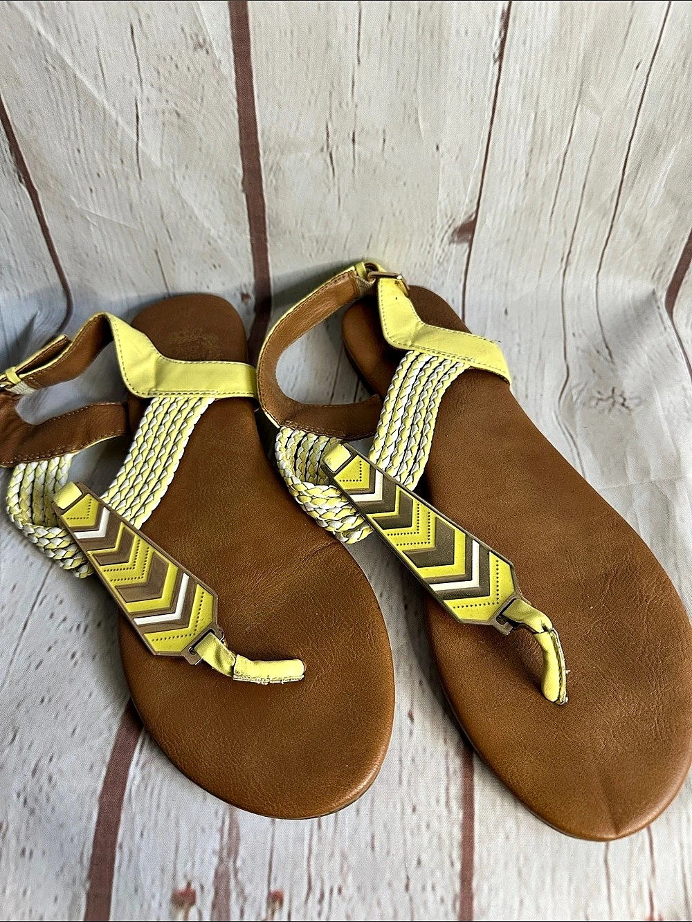 Juicy Couture Geometric Yellow & Gold & White Sandals size 7.5